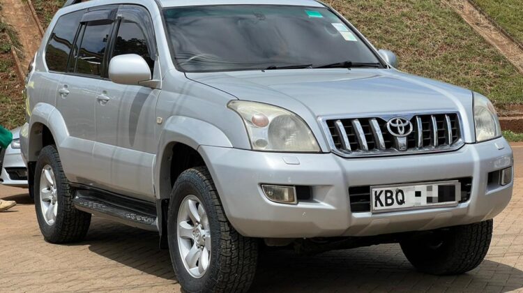 J120 2005 Toyota Land Cruiser