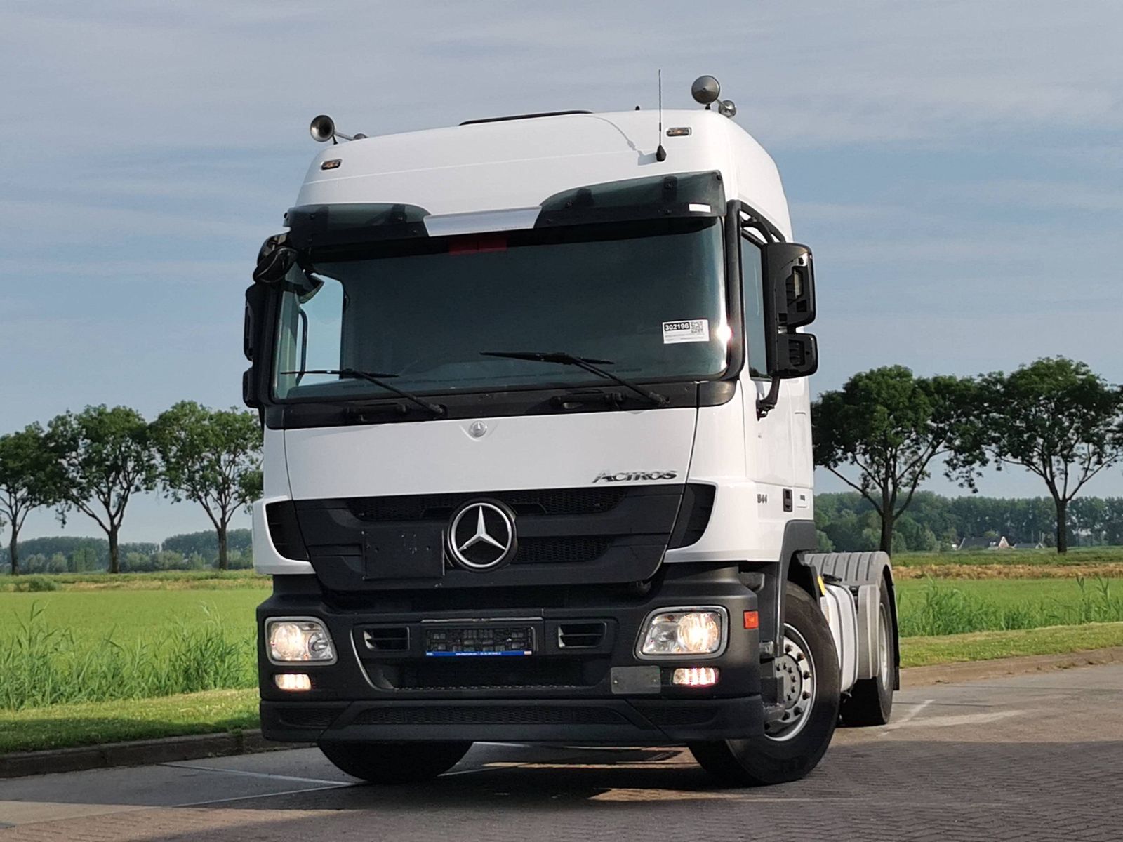 2003 MP1 Actros